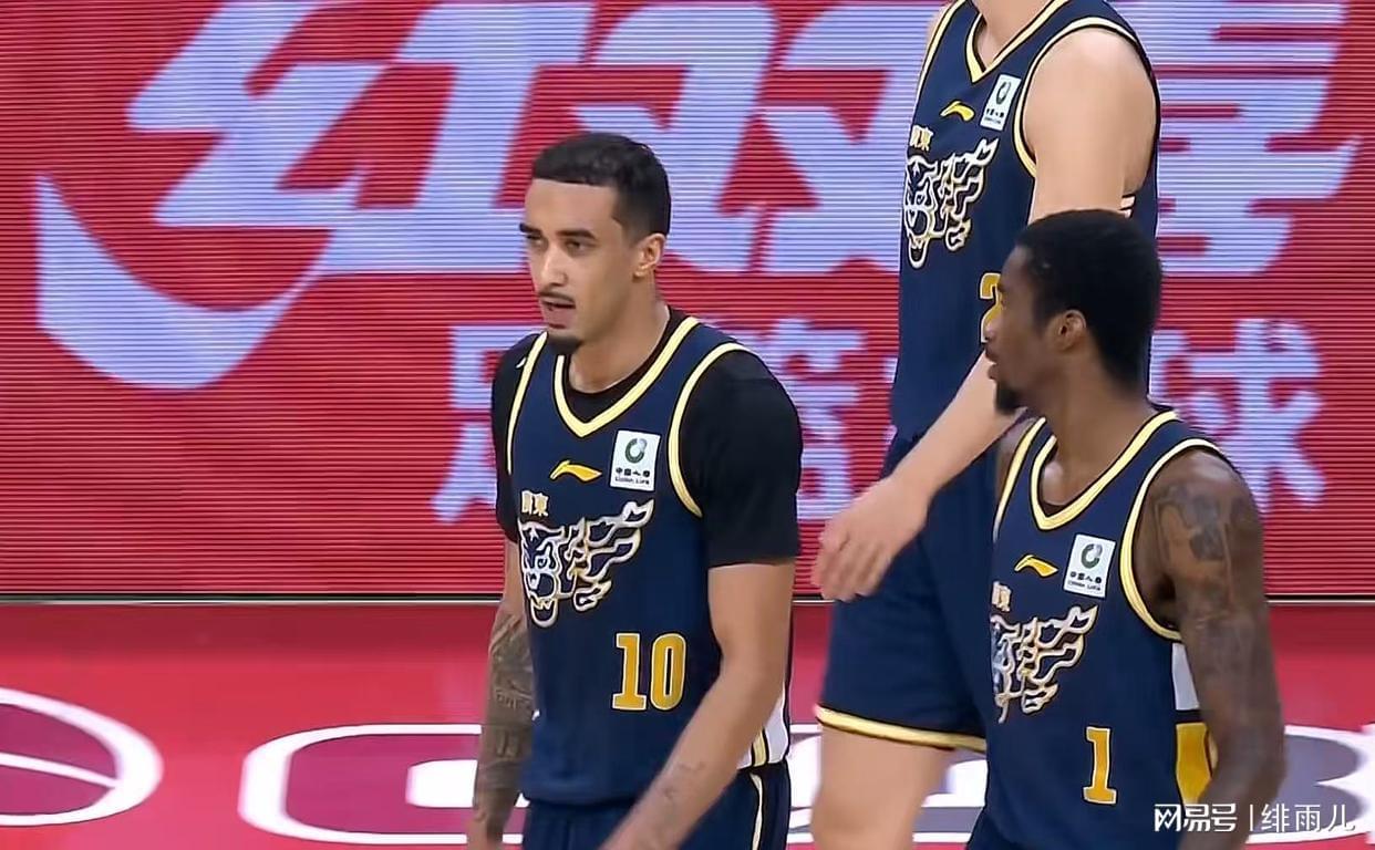 欧冠八强对阵-恭喜杜锋！广东队迎来内线补强机会，美国男篮主力中锋可能加盟？